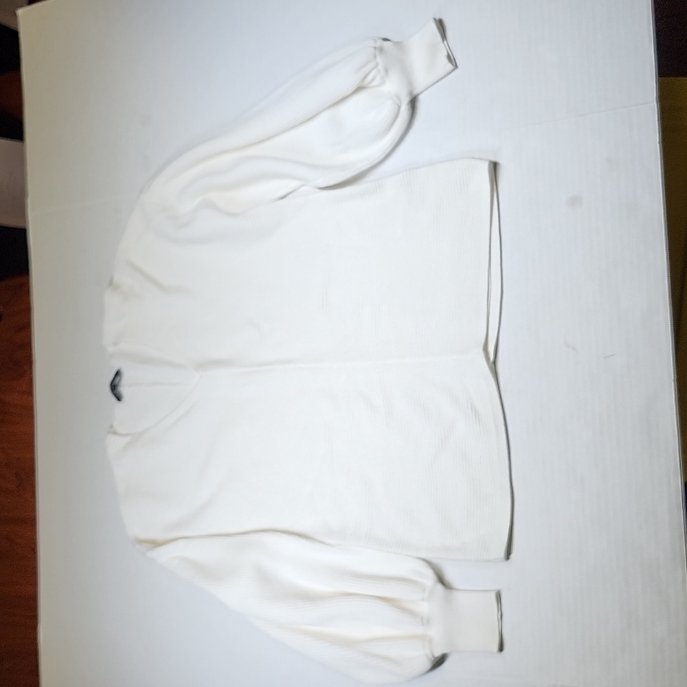 1. State White V-Neck Sweater Size M